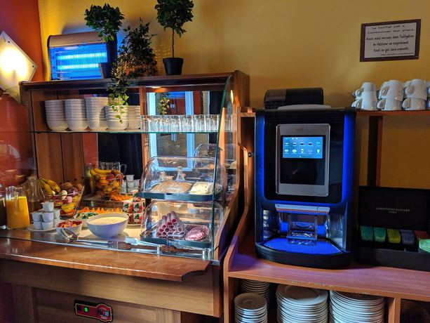 Imagen del bar/restaurante del Hotel Le Pradet. Foto 6