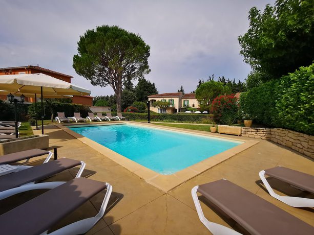 Imagen de la piscina del Hotel Le Pradet. Foto 20