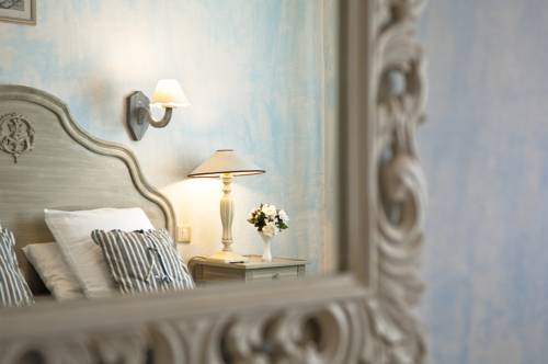 Imagen de la habitación del Hotel Le Pr&eacute; Saint Michel. Foto 4