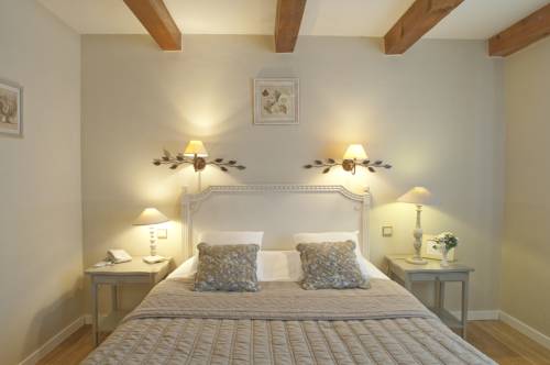 Imagen de la habitación del Hotel Le Pr&eacute; Saint Michel. Foto 15