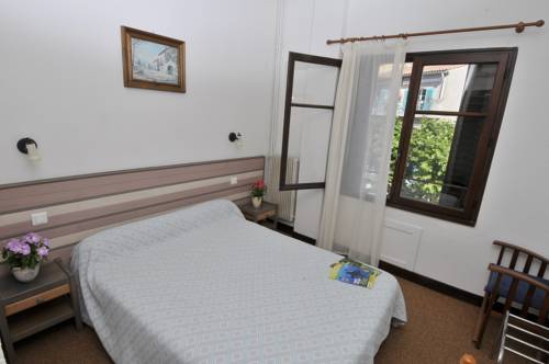 Imagen de la habitación del Hotel Le Preconil. Foto 10