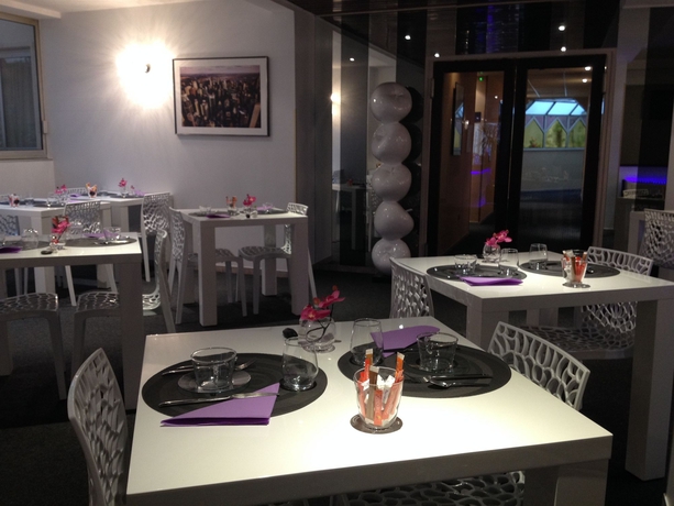 Imagen del bar/restaurante del Hotel Le President. Foto 2