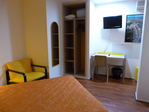 Imagen de la habitación del Hotel Le President. Foto 8