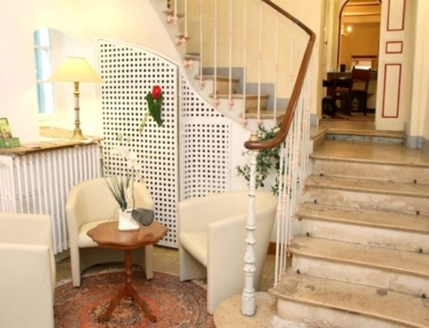 Imagen de los interiores del Hotel Le Prieur&eacute;, Bourg-Saint-Andeol. Foto 19