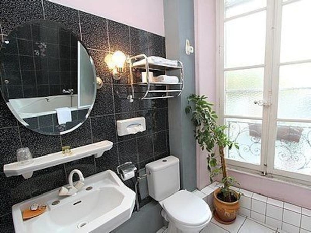 Imagen de la habitación del Hotel Le Prieur&eacute;, Bourg-Saint-Andeol. Foto 17