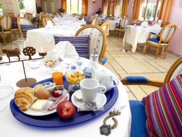 Imagen del bar/restaurante del Hotel Le Prieuré, Rancourt. Foto 3