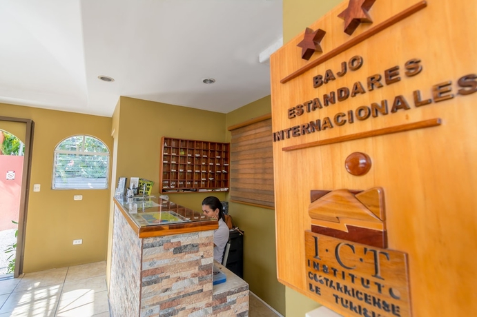 Imagen de los interiores del Hotel Le Priss Inn. Foto 18