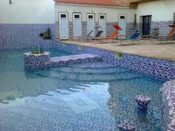 Imagen de la piscina del Hotel Le Privilege, Or&aacute;n. Foto 20