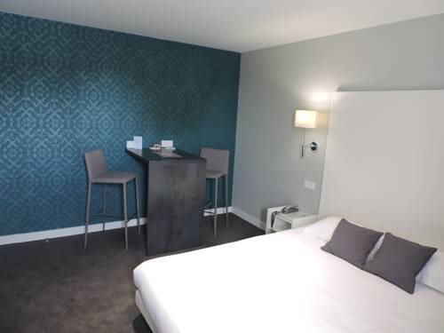 Imagen de la habitación del Hotel Le Privil&egrave;ge, CHATEAUBOURG. Foto 5