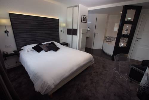 Imagen de la habitación del Hotel Le Privil&egrave;ge, CHATEAUBOURG. Foto 6