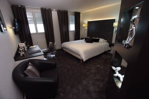 Imagen de la habitación del Hotel Le Privil&egrave;ge, CHATEAUBOURG. Foto 7