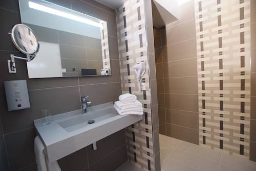 Imagen de la habitación del Hotel Le Privil&egrave;ge, CHATEAUBOURG. Foto 14
