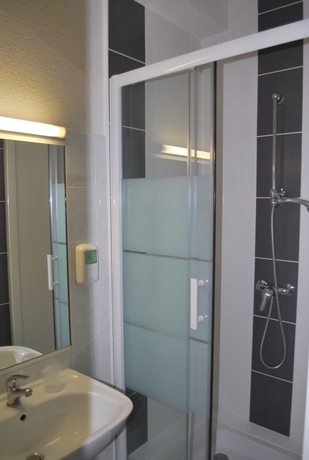 Imagen de la habitación del Hotel Le Progr&egrave;s. Foto 6