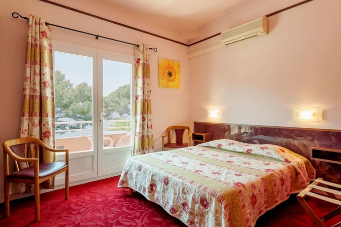 Imagen de la habitación del Hotel Le Proven&ccedil;al, Les Issambres. Foto 11