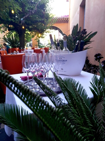 Imagen del bar/restaurante del Hotel Le Proven&ccedil;al, Les Issambres. Foto 6