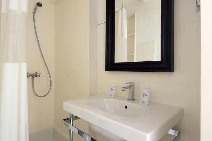 Imagen de la habitación del Hotel Le Proven&ccedil;al, VILLEFRANCHE-SUR-MER. Foto 6