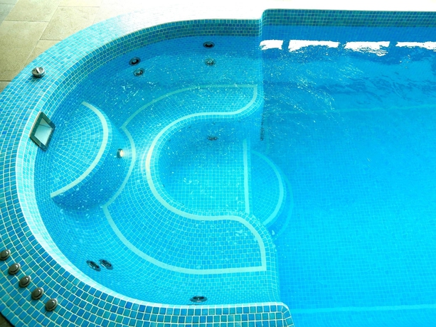 Imagen de la piscina del Hotel Le Provence, Saint-Barth&eacute;lemy-de-Vals. Foto 19