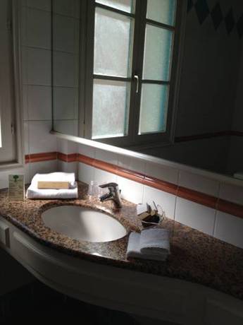 Imagen de la habitación del Hotel Le Querrien. Foto 7
