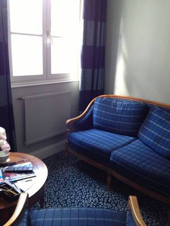 Imagen de la habitación del Hotel Le Querrien. Foto 15
