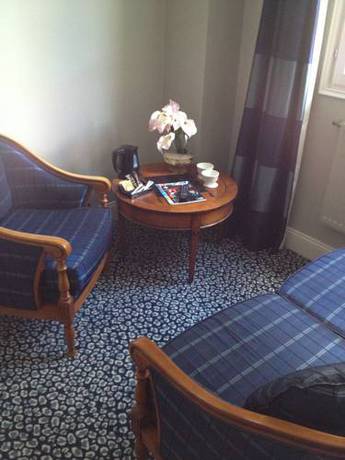 Imagen de la habitación del Hotel Le Querrien. Foto 16