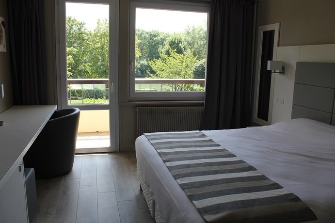 Imagen de la habitación del Hotel Le Quincangrogne. Foto 3