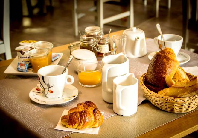 Imagen del bar/restaurante del Hotel Le R&eacute;verb&egrave;re - La Cuisinerie - L\'H&ocirc;tellerie. Foto 7