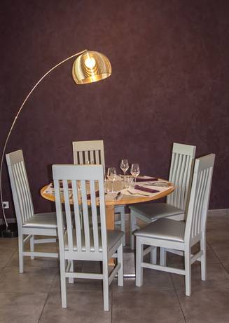 Imagen del bar/restaurante del Hotel Le R&eacute;verb&egrave;re - La Cuisinerie - L\'H&ocirc;tellerie. Foto 9