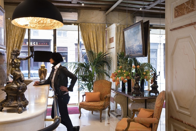 Imagen de los interiores del Hotel Le Regent, París. Foto 18