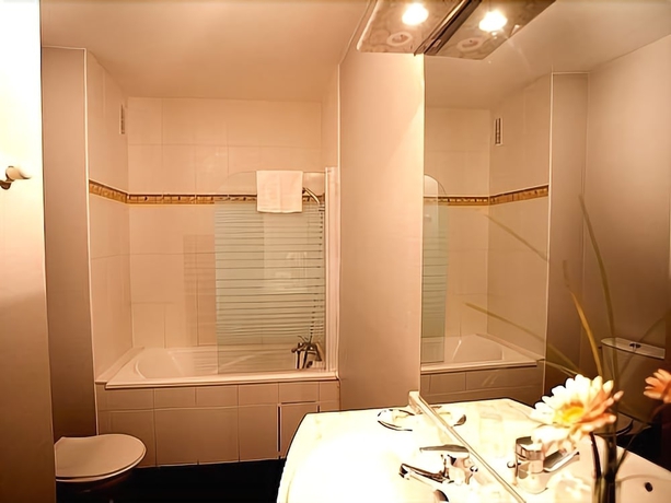 Imagen de la habitación del Hotel Le Relais, Biscarrosse. Foto 16