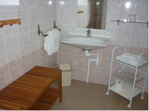 Imagen de la habitación del Hotel Le Relais De Beaucemaine. Foto 8