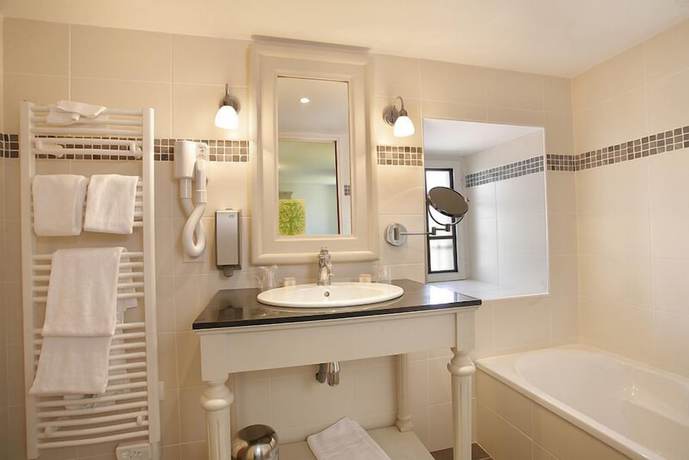 Imagen de la habitación del Hotel Le Relais De Broceliande. Foto 8