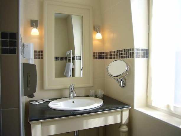 Imagen de la habitación del Hotel Le Relais De Broceliande. Foto 9