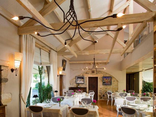 Imagen del bar/restaurante del Hotel Le Relais De Farrou. Foto 2