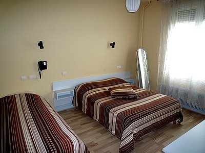 Imagen general del Hotel Le Relais De La Route Bleue, Saint-Loup-Lamair&eacute;. Foto 4