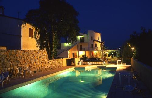 Imagen de la piscina del Hotel Le Relais De La Vignasse. Foto 19