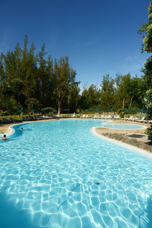 Imagen de la piscina del Hotel Le Relais De Lhermitage. Foto 12