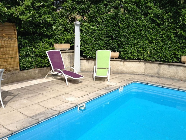 Imagen de la piscina del Hotel Le Relais De Sassenage. Foto 15