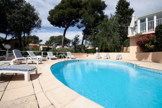 Imagen de los exteriores del Hotel Le Relais Des Lavandins. Foto 12