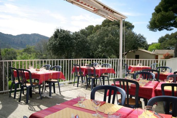 Imagen del bar/restaurante del Hotel Le Relais Des Lavandins. Foto 3