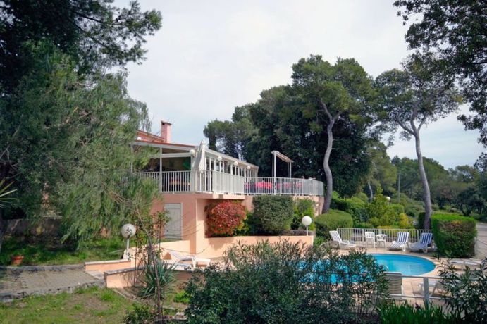 Imagen de los exteriores del Hotel Le Relais Des Lavandins. Foto 14