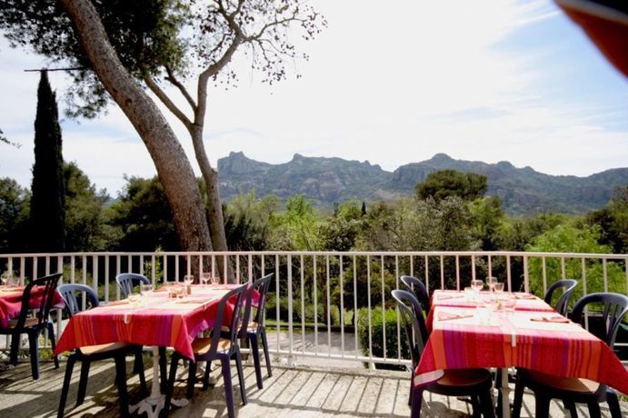 Imagen del bar/restaurante del Hotel Le Relais Des Lavandins. Foto 7