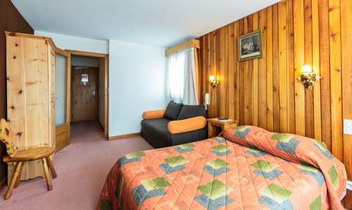Imagen de la habitación del Hotel Le Relais Du Petit Saint Bernard. Foto 11