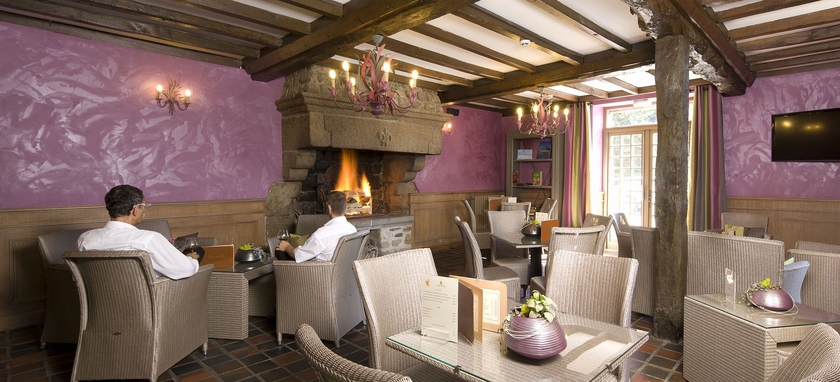 Imagen de los interiores del Hotel Le Relais Du Roy. Foto 5