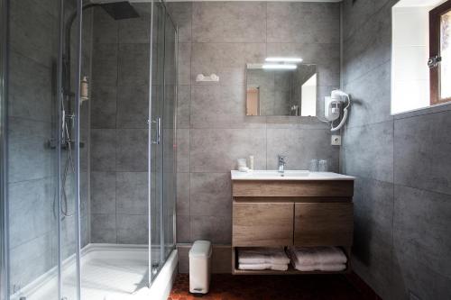 Imagen de la habitación del Hotel Le Relais Du Touron. Foto 6