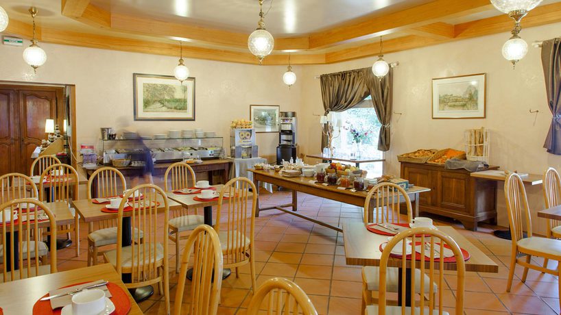 Imagen del bar/restaurante del Hotel Le Relais Fleuri. Foto 7