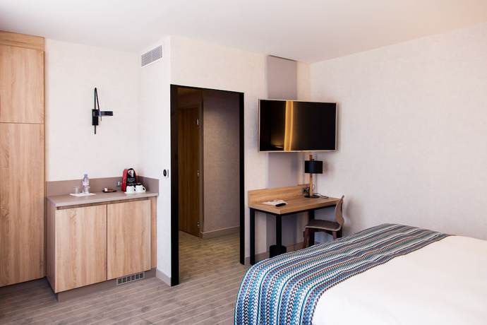 Imagen de la habitación del Hotel Le Relais Saint Jacques, Coings. Foto 18