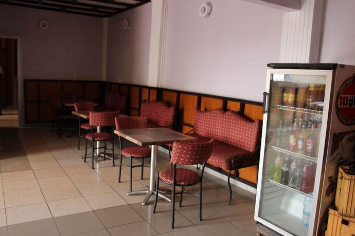 Imagen del bar/restaurante del Hotel Le Relais Saint Jacques, Yaound&eacute;. Foto 2