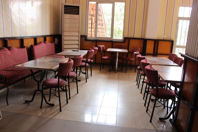 Imagen del bar/restaurante del Hotel Le Relais Saint Jacques, Yaound&eacute;. Foto 3