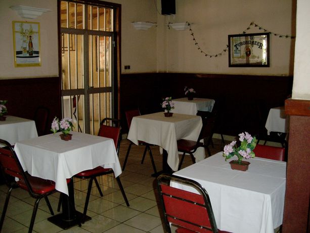 Imagen del bar/restaurante del Hotel Le Relais Saint Jacques, Yaound&eacute;. Foto 4