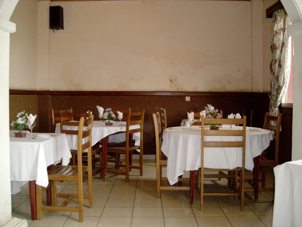 Imagen del bar/restaurante del Hotel Le Relais Saint Jacques, Yaound&eacute;. Foto 5